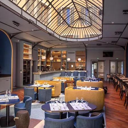 L'eautel Centre Port 4*