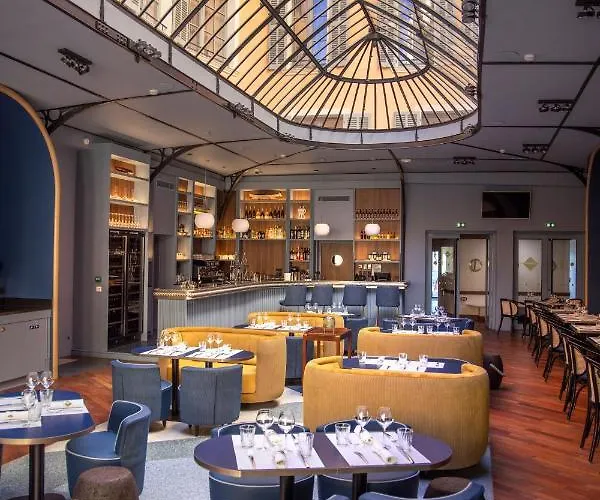 L'eautel Centre Port 4*