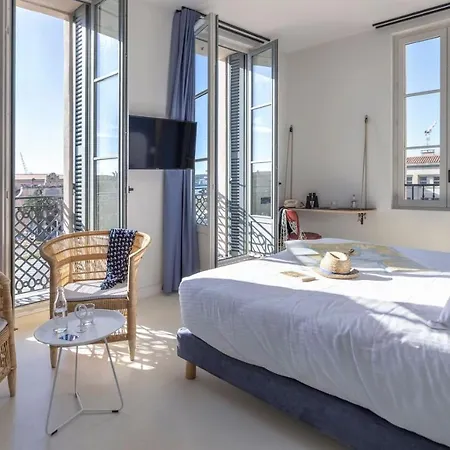 L'eautel Centre Port 4* Тулон