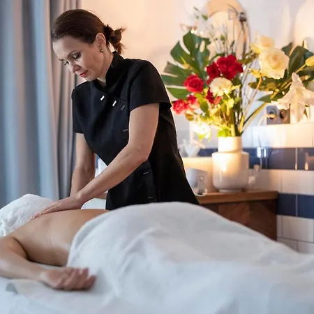 L'eautel Centre Port 4* Τουλόν