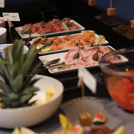 L'eautel Centre Port 4*