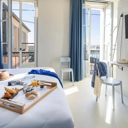 Отель L'eautel Centre Port 4*