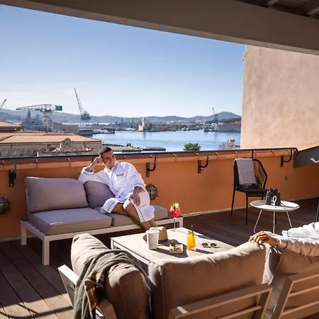 L'eautel Centre Port Отель 4*