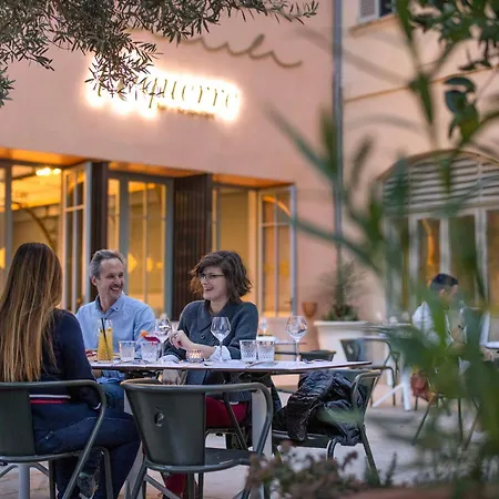 Hotel L'eautel Centre Port Tolón