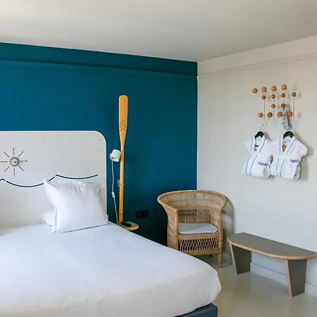 L'eautel Centre Port מלון 4*