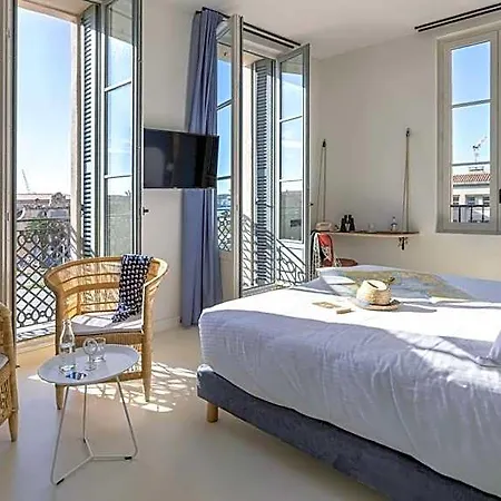 מלון L'eautel Centre Port 4*