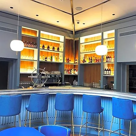 L'eautel Centre Port 4*