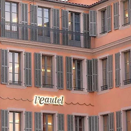 L'eautel Centre Port 4*