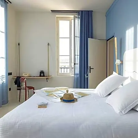 L'eautel Centre Port 4*