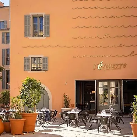 L'eautel Centre Port Hotel