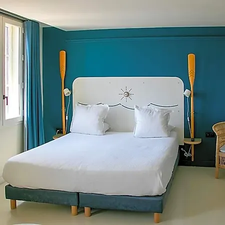 L'eautel Centre Port 4*