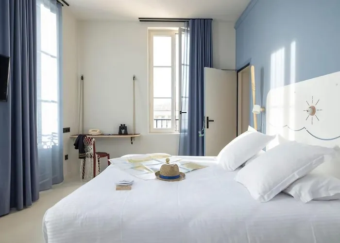 L'eautel Centre Port 4*