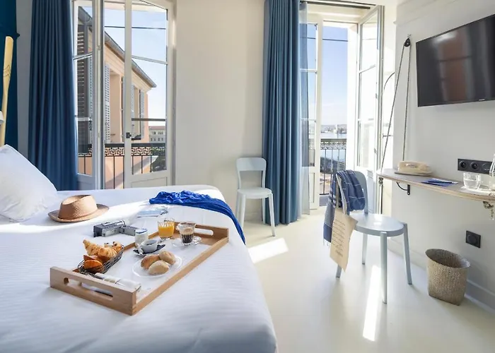 فندق L'eautel Centre Port 4*